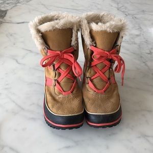 Sorel boots with faux fur lining. Size 7
